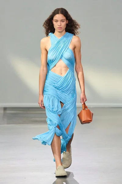 Look 13